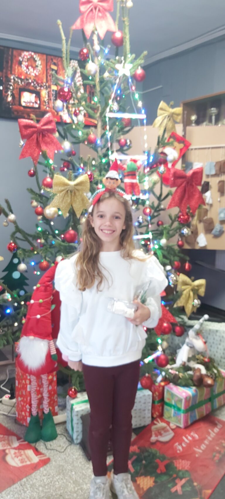 Коледна магия завладя ОУ “Св. Патриарх Евтимий”