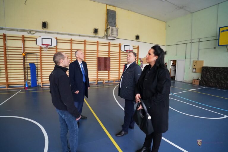 Кметът Даниел Панов и министър Красимир Вълчев разгледаха ОУ „Бачо Киро“, проектът за модернизация навлиза във финален етап