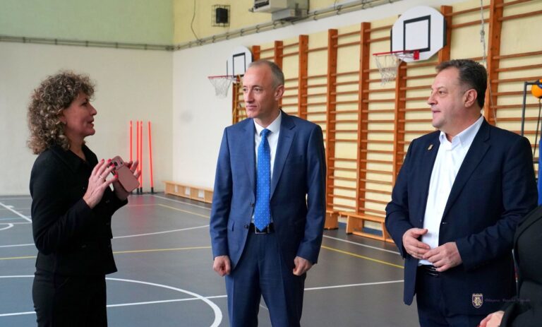 Горещи новини | Кметът Даниел Панов и министър Красимир Вълчев разгледаха ОУ „Бачо Киро“, проектът за модернизация навлиза във финален етап