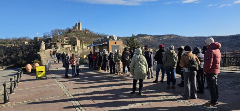 482 туристи се качиха на Царевец на 1 януари