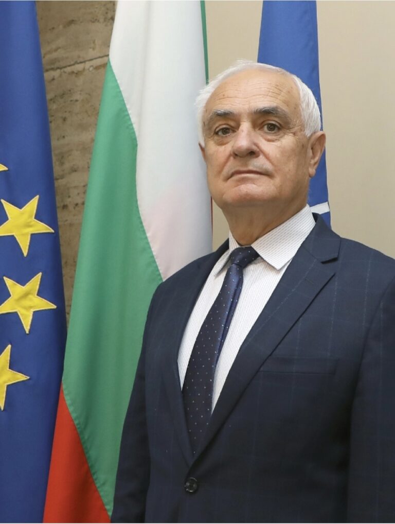 Общество | Министърът на отбраната Атанас Запрянов ще посети днес завод „Терем-Ивайло“