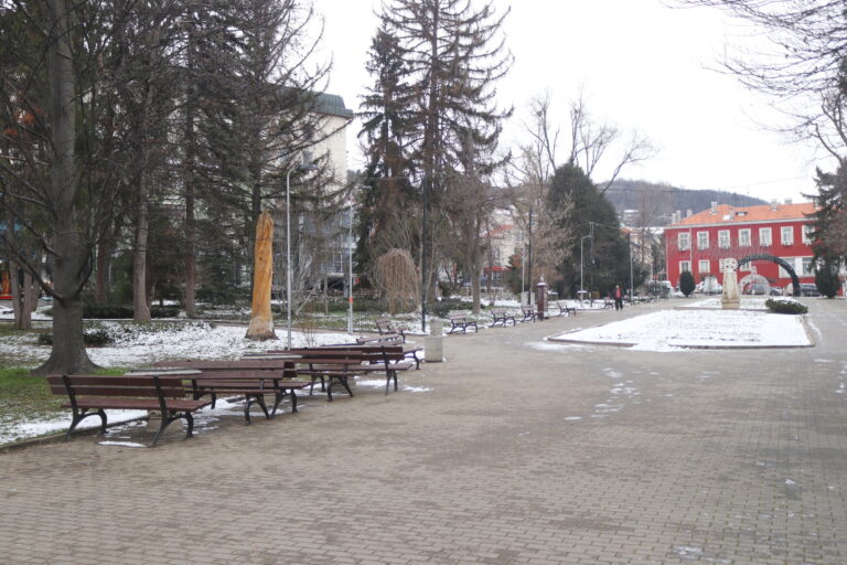 Общество | Минус 14 градуса удари живакът във В. Търново