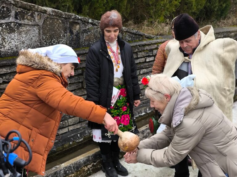 Обичая „Иванови влачуги“ пресъздадоха в Караисен
