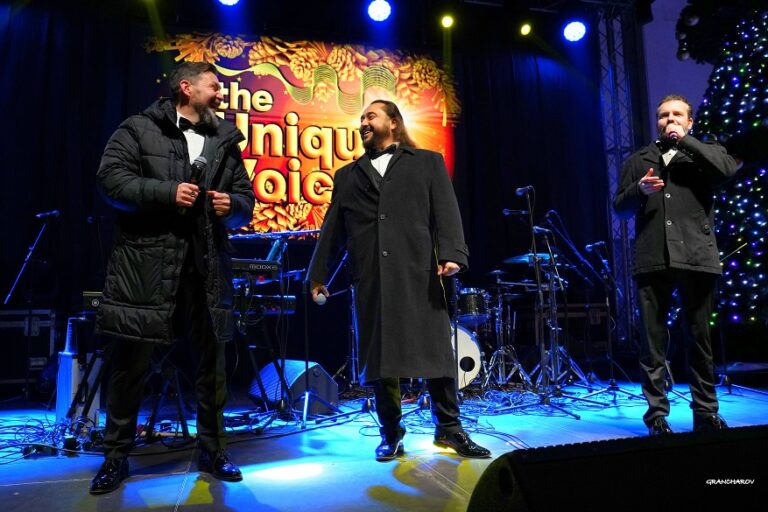 Хиляди посрещнаха Нова година на площада във Велико Търново