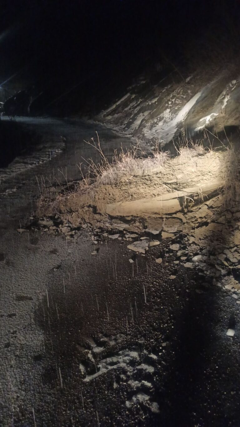 Общество | Свлачище се активизира до Мийковци